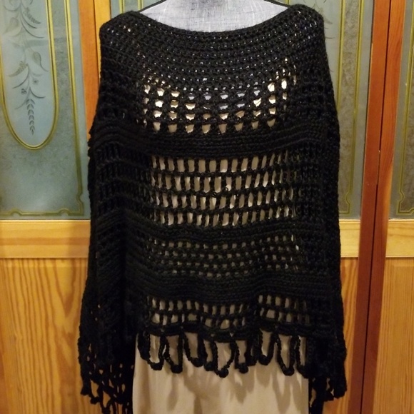 Handmade black soft poncho - Picture 2 of 7